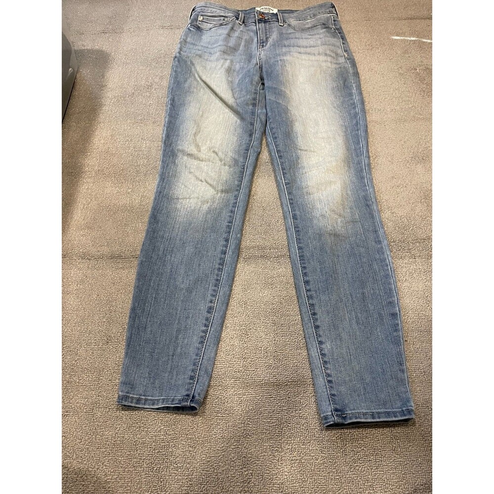 Levis Jeans Womens Size 6 M Blue Light Wash 28x30